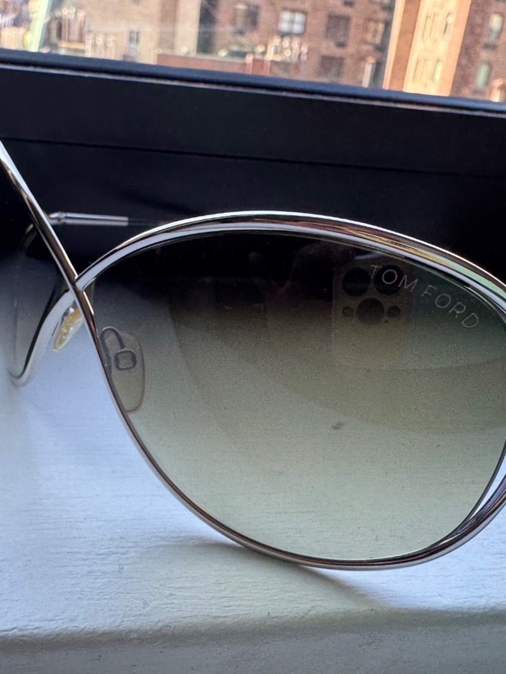 Tom Ford sunglasses, Great condition with case - Picture 2 of 5